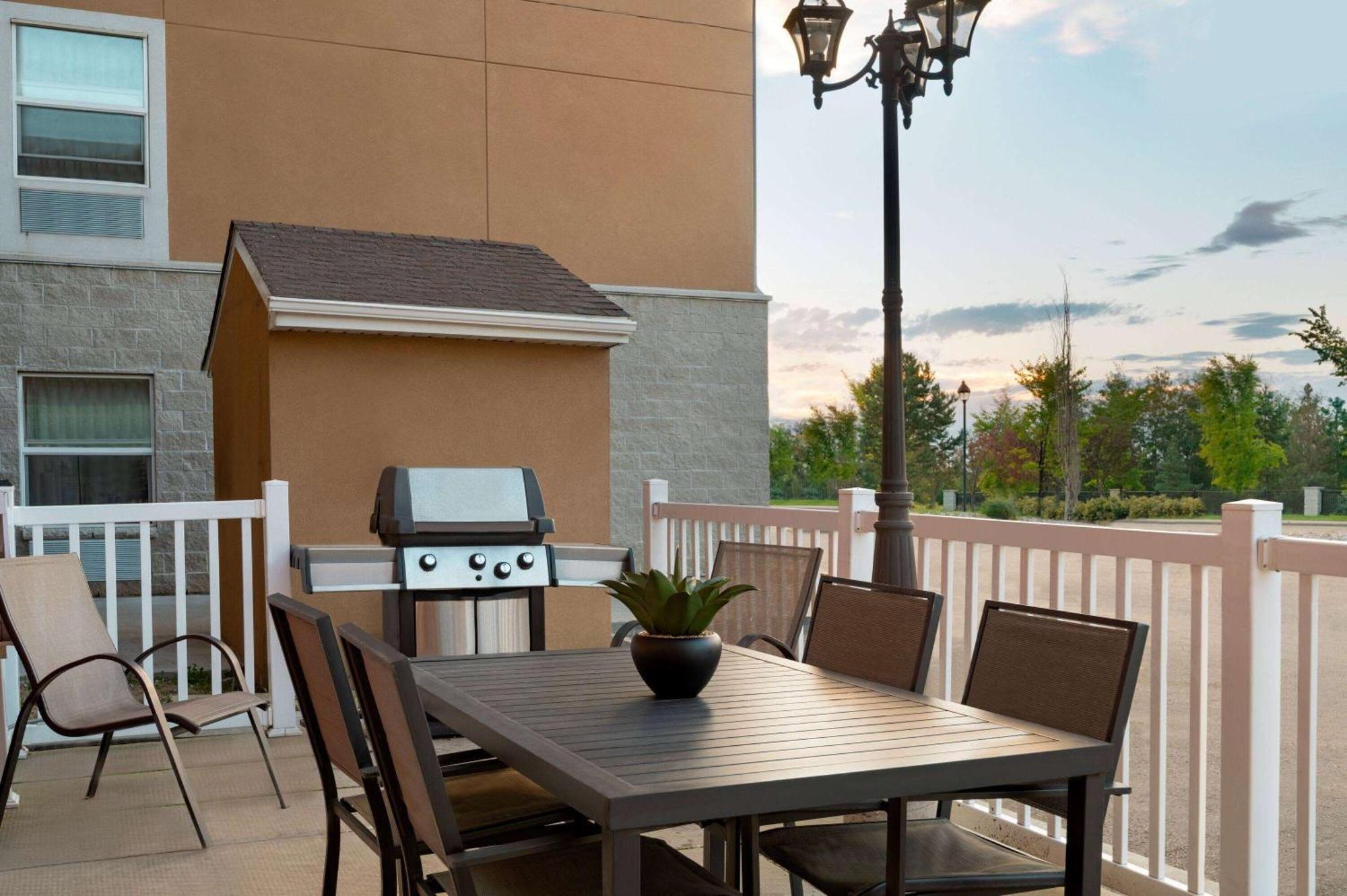 Days Inn & Suites By Wyndham Sherwood Park Edmonton Exteriér fotografie