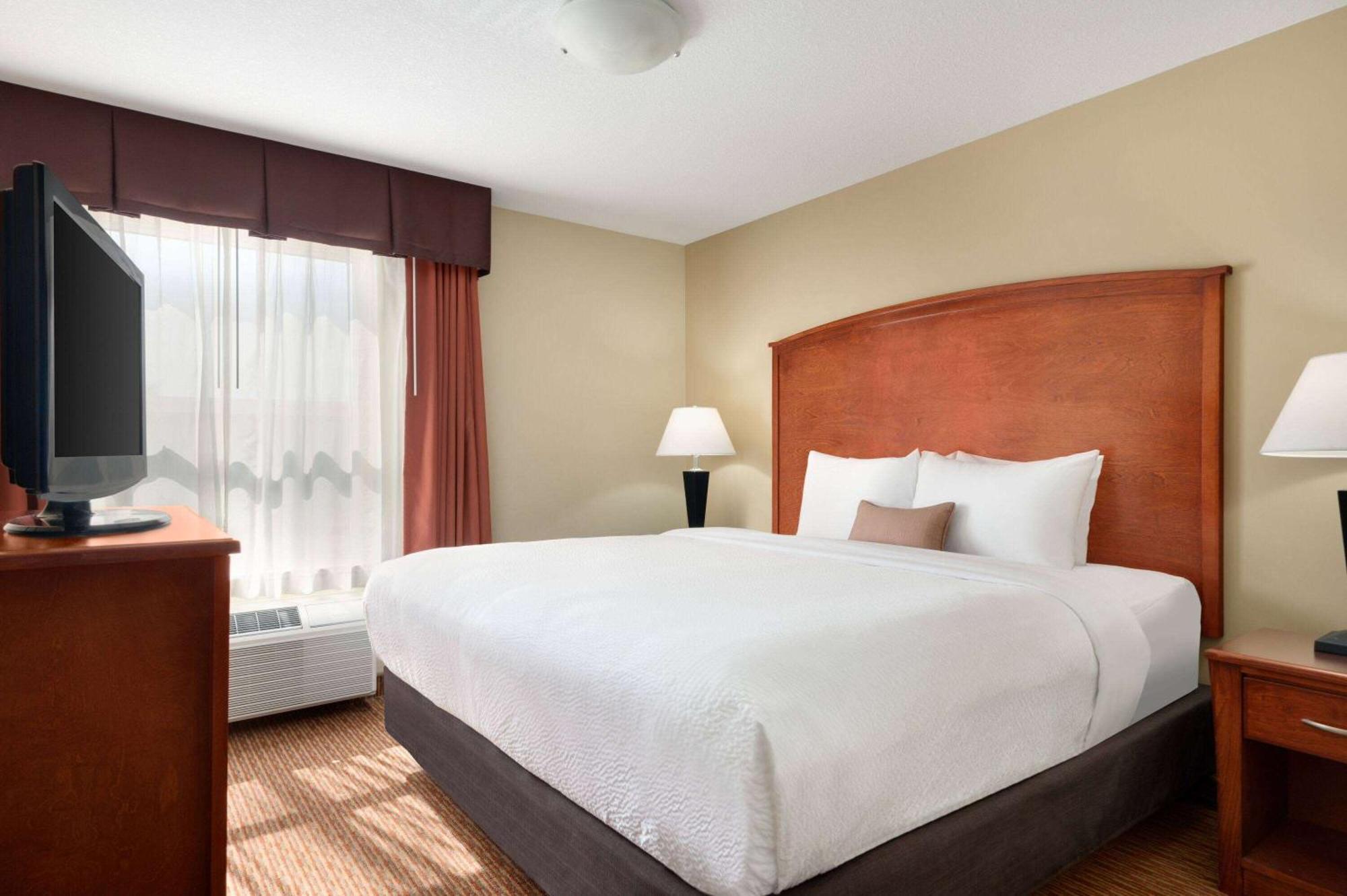 Days Inn & Suites By Wyndham Sherwood Park Edmonton Exteriér fotografie
